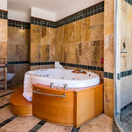 Ph Bellagio: Luxurious And Romantic Duplex Penthouse With Private Pool & Sea Views Lejlighed