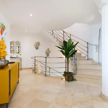Ph Bellagio: Luxurious And Romantic Duplex Penthouse With Private Pool & Sea Views